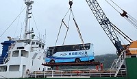 提升西莒旅遊量能,公車處調派一輛26人座巴士到西莒,解決旅遊業者租不到車的窘境。(圖/文:宋幸儒)