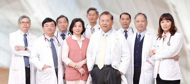 振興醫院Dr.Wei's魏崢(前排右)心臟團隊醫師群、心臟內科主治醫師黃文彬(前排左)巡迴馬祖各島看診。(圖:振興醫院)