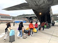 　海象不佳臺馬之星24日停航，縣府、南竿航空站25日申請軍機疏運滯留旅客。（圖：交旅局）