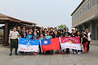 　馬祖童軍會與新北市第22團蕙質女童軍合辦童軍體驗活動，讓學員了解童軍禮儀、領巾故事，還有製作領圈及歌唱教學。（圖／文：吳嘉榮）
