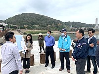 　縣長劉增應27日與副縣長王忠銘、工務處及產發處前往了解南竿各工程施工進度。（圖／文：馮紹夫）