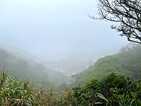 28日馬祖出現濃霧,中央氣象局天氣預報,5月1日至3日連假可能有霧,民眾遊客往返需多留意天氣狀況。(圖:馬祖日報)