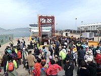 　五一連假開始，4月30日、5月1日兩天海空總計2726人次進入馬祖。（圖／文：馮紹夫）