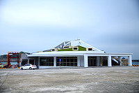 東引中柱碼頭行政旅運中心,完成水電接用後,近日內擇期啟用營運。(圖/文:陳其敏)