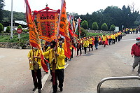 　媽祖聖誕，馬港天后宮迎接山隴境玄天宮、白馬尊王廟、邱元帥廟、清水白馬尊王廟等廟宇祝壽團共襄盛會。（圖／文：曹重偉）
