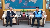 金門高分檢檢察長洪培根(左)到任履新,與新到任金門地檢署檢察長戴文亮共同前往拜會金門縣長楊鎮浯及金門議長洪允典等機關首長。(圖:金門高分檢)