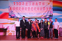 　南竿鄉9日舉辦母親節慶祝餐會，與會來賓一同祝賀所有偉大的母親們佳節快樂。（圖／文：吳嘉榮）