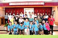 　英語朗讀比賽10日風光登場，共有7位員警及22位鄉親同場競技，結果員警組由周炳言快嘴當先奪冠，鄉親組由朱海慈生動表現封后。（圖／文：曹重偉）