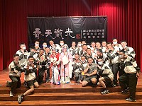 　縣府文化處「春天微光」系列活動，拾翠坊崑劇團帶來《牡丹亭．遊園》，並透過互動、賞析，帶領觀眾看見中國傳統戲劇的美好。（圖／文：馮紹夫）