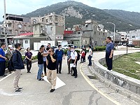 　北竿航空站前停車場興建計畫啟動，民航局與地方各界討論現勘後敲定平面優化方案。（圖／文：陳鵬雄）