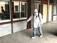 　南竿鄉公所執行第1波馬中、獅子市場預防性消毒工作，確保校園及公共區域衛生安全。（圖／文：吳嘉榮）
