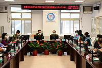 　指揮中心17日公布另一名確診者（案1742）曾於9日至11日在馬旅遊，呼籲足跡重疊者自主健康管理，有症狀者通知衛福局安排檢驗。（圖／文：曹重偉）