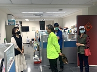 　縣府展開異地辦公，秘書長張龍德、行政處、人事處前往各局處第二辦公室了解同仁工作情形。（圖／文：馮紹夫）