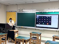 介壽國中小進行線上教學,教師運用各大管理平台、教學平台、學習平台建置同步、非同步或混成課程內容。(圖:介壽國中小)