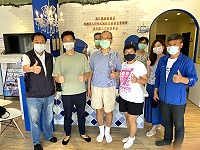 唐氏症基金會董事長林正俠(左2)在馬祖四鄉五島完成公托中心設立,分赴東引、北竿公托中心了解收托及運作情形,以及未來營運整體規劃及檢視。(圖:唐氏症基金會)