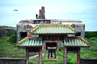 東引柴澳附近舊有火葬場,因建築外觀與寺廟頗為相似,常常吸引不知情的遊客駐足拍照或入內參觀。(圖:資料照片)