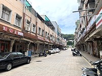 　疫情嚴峻，觀光客銳減，馬港街道冷清，業者都盼相關協助紓困，度過難關。（圖／文：馮紹夫）