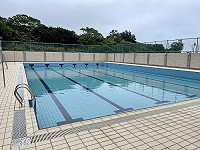 　受疫情警戒影響，北竿室外游泳池短期要開放很難了。（圖／文：陳鵬雄）