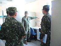 副指揮官視導單位區隔管理空間整備情形。(圖/文:胡少瑋)