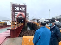 　劉增應會同相關單位5日上午前往關心船舶防疫動態。（圖／文：馮紹夫）
