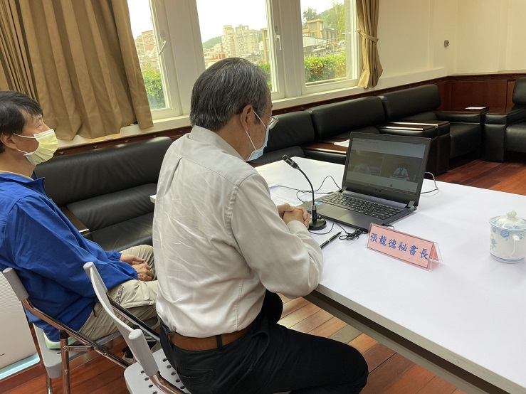 連江縣政府5月19日首次以視訊會議向監委陳情,祕書長張龍德代表反映大陸在莒光外海近年來上百艘船隻抽砂作業,造成海底環境生態破壞。(圖:連江縣政府)