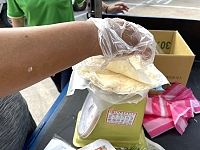 端節應景點心食品「潤餅皮」(馬祖也叫春餅),福澳頂好特產餅店一年在端節、秋節當天純手工製作1斤120元。(圖:馬祖日報)