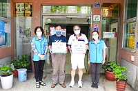 　來自國內的溫暖，前新北市長朱立倫致贈地區醫療級手套1000雙，縣長劉增應表感謝之意。（圖／文：曹重偉）