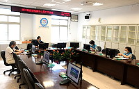 　連江縣疫情指揮中心14日召開第67次防疫會議，請旅台長者配合各縣市疫苗政策，不鼓勵移動，仍以就地接種為宜。（圖／文：曹重偉）