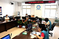 　縣疫情指揮中心召開第72次防疫會議，配合快篩作業，23日起原定下午1時10分航班提前30分鐘，讓旅客有充裕時間完成快篩。（圖／文：曹重偉）