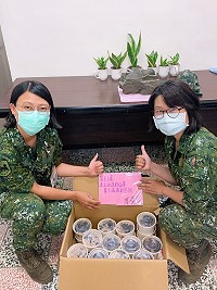 連長及醫護官兵收到防衛部官兵祝福,充滿感謝。(圖/文:劉興達)