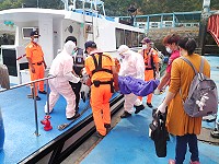 北竿一名王姓鄉親30日意外受傷,馬祖海巡隊緊急執行島際後送救援,圓滿達成任務。(圖:第十海巡隊)