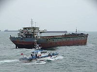 3000噸級宜蘭艦協勤馬祖,巡防區指揮部主任熊同中登艦指揮,會同馬祖海巡能量,共同防堵大陸抽砂船越界。(圖:馬祖海巡隊)