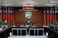 指揮官於會議中聽取視訊單位實施報告,並提醒各單位幹部多耐心及體恤官兵。(圖/文:莊媛婷)