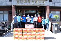 　COVID-19疫情不斷，3級警戒再次延續，鄉長陳振國、主席陳志華、副主席曹爾淼前往消防局、警察局、衛福局拜訪及捐贈慰勞物資。（圖／文：曹重偉）