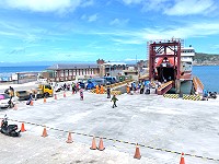 　東引中柱碼頭棧橋通行區路面改善工程已完成，並可配合17日早港船班開放通行。（圖／文：陳其敏）