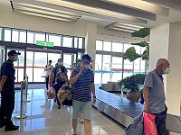 北竿機場21日入境乘客全部在松山完成快篩,相對減輕入境防疫工作負擔。(圖/文:陳鵬雄)