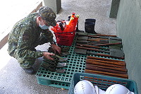 官兵於颱風來襲前完成救災器具檢整。(圖/文:賴閩蝶)