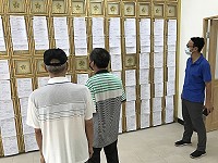 　南竿鄉公所辦理永安堂塔位現場選位，鄉親都集中在第1天選位，第2天人潮急遽下降。（圖／文：吳嘉榮）