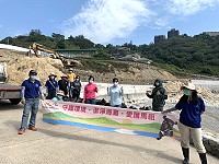 　颱風後海岸緊急清潔，馬管處同仁自發性辦理愛護馬祖從我做起大漢據點淨灘活動。（圖：馬管處）