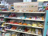8月1日起北竿一天飛一班,小7便利商店貨架上終於可以看到麵包了。(圖/文:陳鵬雄)