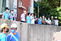 連江縣議會縣政考察,瞭解東引鄉行政大樓及地下停車場拆除重建工程進度及海淡廠營運現況。(圖/文:陳其敏)