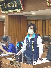 　議員林惠萍進行質詢。（圖：馮紹夫）