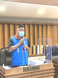 　議員陳貽斌進行質詢。（圖／文：馮紹夫）