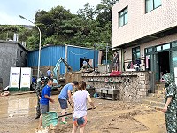 　橋仔小澳一民眾7日上午險遭土石掩埋，災後回想仍心有餘悸。（圖／文：陳鵬雄）