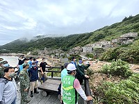 　北竿強降雨災情慘重，縣長劉增應與議長張永江、馬防部指揮官廖建興等會同北竿各界勘災。（圖／文：陳鵬雄）
