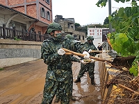 馬防部配合連江縣水災害應變中心,各島調度兵力、機具協助救災,並機動支援搶救工作。(圖:馬防部)