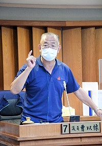 　議員曹以標進行質詢。（圖／文：曹重偉）