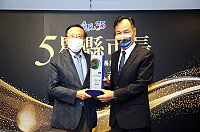 　2021《遠見雜誌》5星縣市長贈獎典禮，新北市長侯友宜、桃園市長鄭文燦、屏東縣長潘孟安、花蓮縣長徐榛蔚、連江縣長劉增應出席領獎。（圖：遠見雜誌）