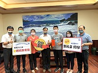 　中正國中小國中部9年級學生劉祐呈榮獲2021總統教育獎殊榮，縣府頒發2萬元獎勵金以資鼓勵。（圖／文：馮紹夫）