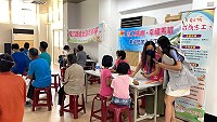 連江縣衛生福利局性別意識巡迴宣導「歡迎光臨我的家」抵達西莒,透過介紹了解與尊重台灣社會的多元族群及多樣的性別關係,鄉親獲益良多。(圖/文:宋幸儒)
